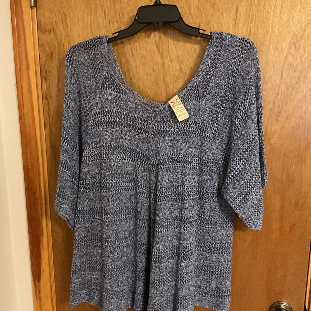 Navy and white knitted top to wear over cami woman’s 4XL.